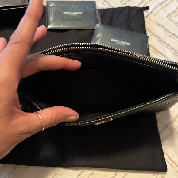 CASSANDRE MATELASSÉ LARGE POUCH IN GRAIN DE POUDRE LEATHER
BLACK. - Picture 6 of 10